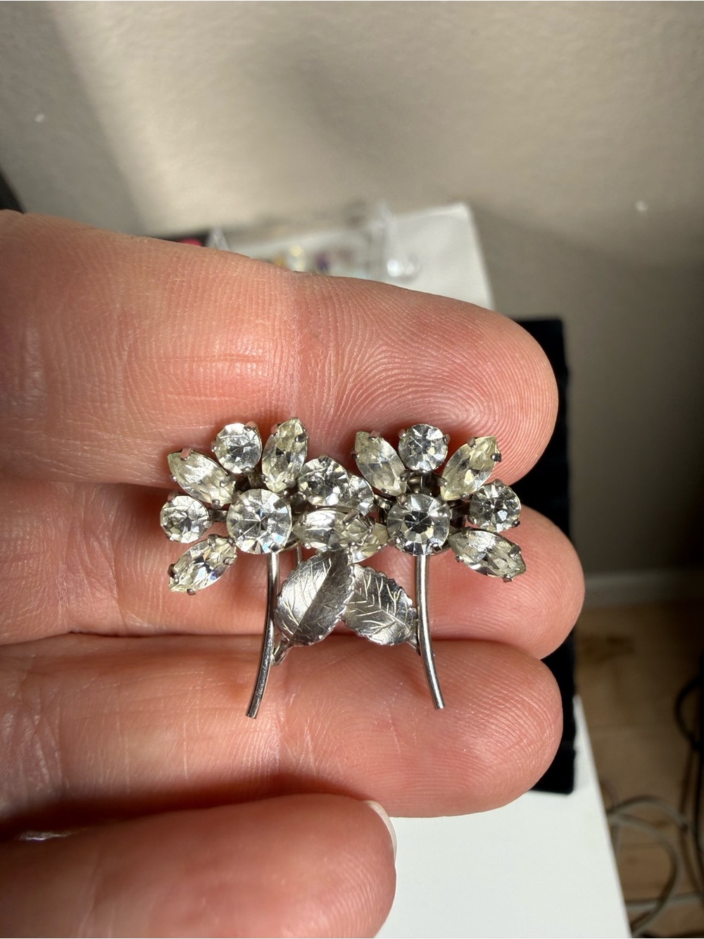 Vintage Crystal Flower Screw Back Earrings in Clear/Silver